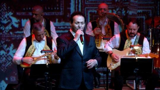 “Me zanin e bjeshkëve”/ Gëzim Nika, koncert në skenën e TKOB