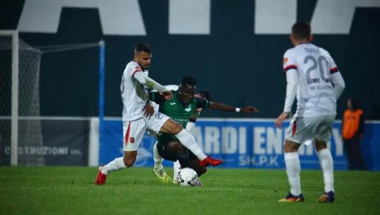 Kaos dhe dy kartona të kuq në Egnatia - Vllaznia, rrogozhinasit braktisin ndeshjen për disa minuta! Sfida u mbyll pa gola