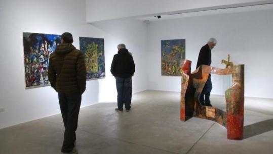 Çfarë ka përtej asaj që duket? Ekspozita që “çjerr” maskat! Identiteti dhe maskat, eksplorimi artistik i Viktor Ferrajt 