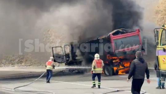 Mori flakë në ecje, shkrumbohet kamioni në bajpasin e Vlorës