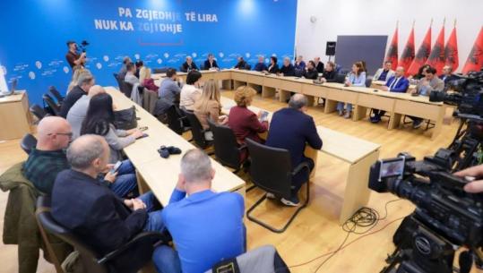 PD mbledh Kryesinë, sot caktohet data për Kuvendin e zgjedhjet në parti! Në pikëpyetje rishikimi i nenit ‘Basha’