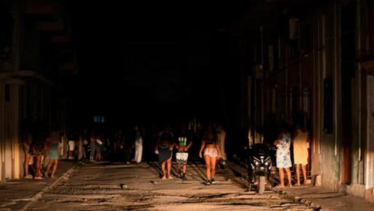 Kubë/ Dëmtohet rrjeti i shpërndarjes, 10 milionë banorë mbeten pa energji elektrike