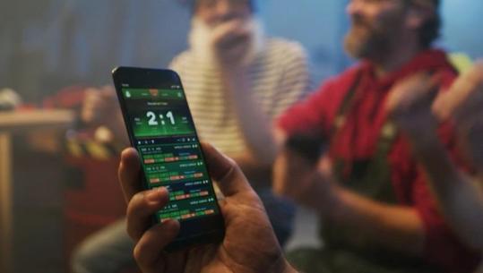 ‘Marrëzia’ që s’po merr fund/ Në pritje të ligjit...Bastet online lulëzojnë në të zezë. Në 3 vite, 1200 raste! Fidel Ylli: Janë ende në duart e të njëjtave kompani