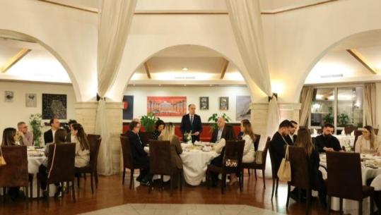 Begaj shtron iftar për gazetarët dhe punonjësit e mediave: Le të jetë e vërteta ajo që na udhëheq dhe mirësia ajo që na bashkon!