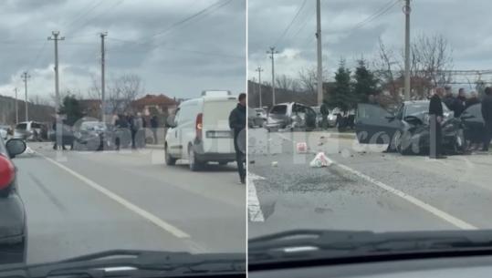 Makinat bëhen copë pas përplasjes së fortë në aksin Korçë–Maliq, disa të lënduar 