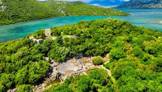 Rekord turistësh në Butrint, Gonxhja: 295 mijë vizitorë dhe 218% më shumë të ardhura në vitin 2025