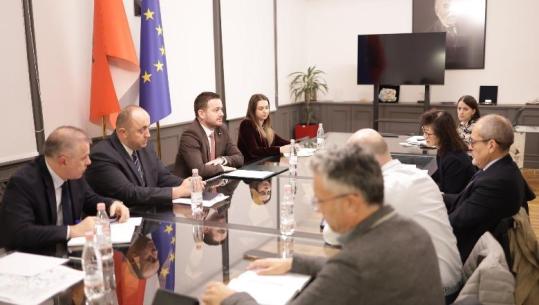 Takimi me përfaqësuesen e Bankës Botërore për ecurinë e projektit CRAD, Ministri Salla: Maksimizojmë përfitimet për fermerët dhe sektorin bujqësor