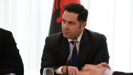Çmimet e karburanteve, ministri Malaj: Situata po shihet në disa plane, Bordi i Transparencës do të ngrihet në rast abuzimesh