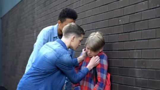 Shantazhonte një 14-vjeçar për muaj me radhë, dënohet me 3 vjet burg i riu shqiptar në Itali