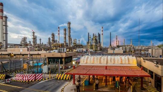 Media: Goditet rafineria saudite në portin e Detit të Kuq, dëme të kufizuara