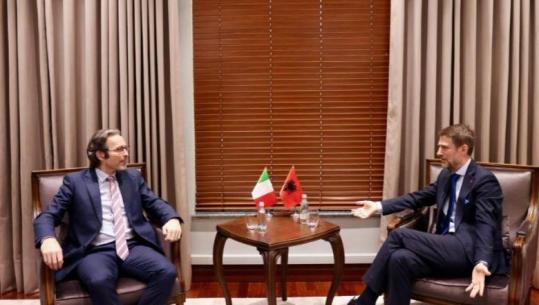 Hoxha takime me ambasadorët e Italisë dhe Francës! Në fokus anëtarësimi i Shqipërisë në BE