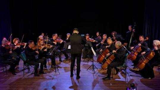 PRANVERË NË DURRËS / Orkestra e Harqeve sjell koncertin klasik me dirigjent Gridi Kraja dhe soliste në flaut, Majlinda Spiro 