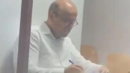 Çmendet dhëndri i Sali Berishës: tamam siç ka bërë motra, edhe ai bërtet rrugëve të Tiranës! JA VIDEO