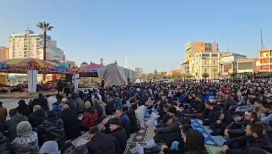 Ceremonia e Fitër Bajramit në Fier, myftiu fton besimtarët të kontribuojnë për një shoqëri më të paqtë