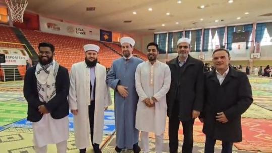 Të huajt në Vlorë urojnë paqe dhe begati në Fitër Bajram