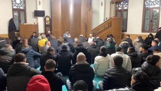 Mbyllja e muajit të Ramazanit, dhjetëra besimtarë në Lezhë kremtojnë Fitër Bajramin