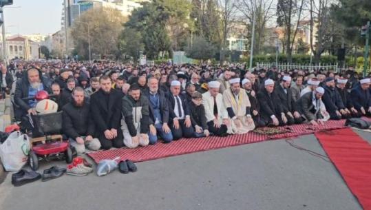 ‘Prindërit s’janë barrë, por bekim’, thirrja e myftiut të Shkodrs në Fitër Bajram: Po shohim përpjekje për të ndryshuar familjen