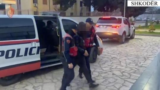 Shkodër/ Ndihmoi një 32-vjeçar të largohej nga vendi i ngjarjes pas një konflikti me armë, në pranga i riu