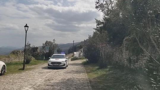 Po bënte foto, 69-vjeçarja rrëzohet nga muri rrethues i Kalasë së Beratit