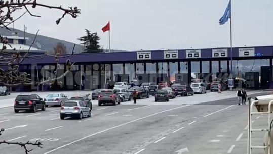 Fluks i lartë në kufirin Shqipëri–Kosovë, fundjava sjell trafik të shtuar në Morinë