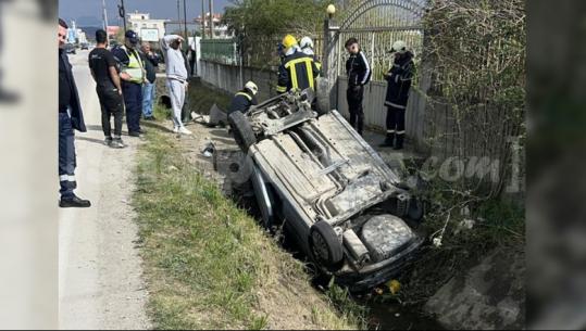 Aksident në Xhafzotaj-Shijak/ Makina bie përmbys në kanal, lëndohet 66-vjeçari (VIDEO)