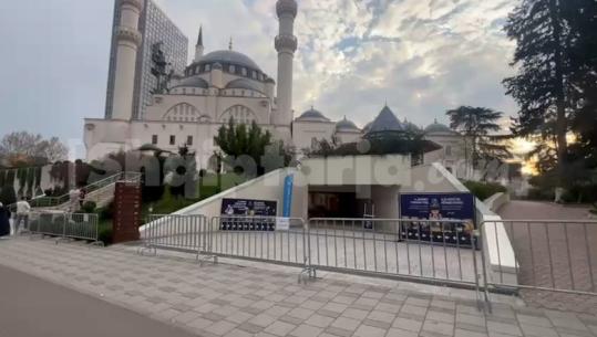 Protesta e PD, Xhamia e Namazgjasë sërish e rrethuar me barriera metalike