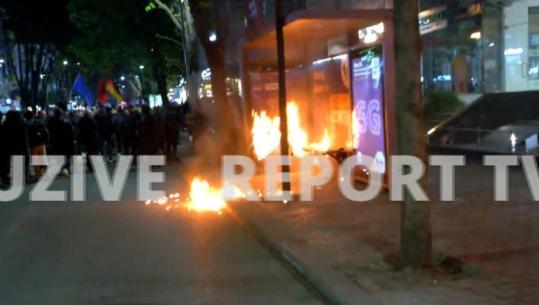 Vijon marshimi pa itinerar i protestuesve të PD, molotovë drejt koshave të mbeturinave e stacioneve të autobusëve