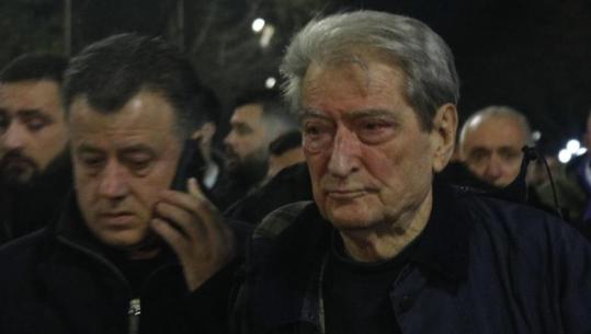 Protesta, Salianji ironizon Berishën: Prodhuat vetëm një xhiro në bulevard, pritet të largohej Balluku që të hidhnit molotovë të ministria