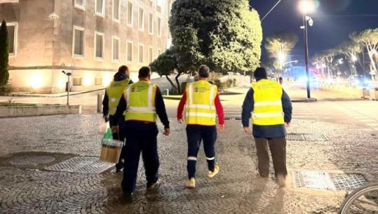 Protesta e PD, Balla poston fotot pas kaosit: Punonjësit e bashkisë riparuan dëmet e huliganëve të Sali Berishës