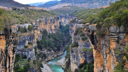 Adrenalinë, natyrë dhe eksplorim, aventurat ‘fshihen’ në kanionet e Osumit