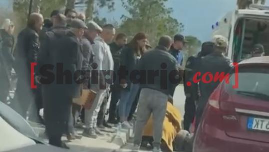 Vlorë/ Makina përplas qytetarin me biçikletë! I moshuari transportohet në spital