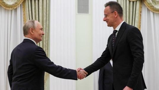 Dyshohet se informoi Moskën për diskutimet brenda BE-së, ministri i jashtëm hungarez në qendër të skandalit të përgjimeve në Budapest