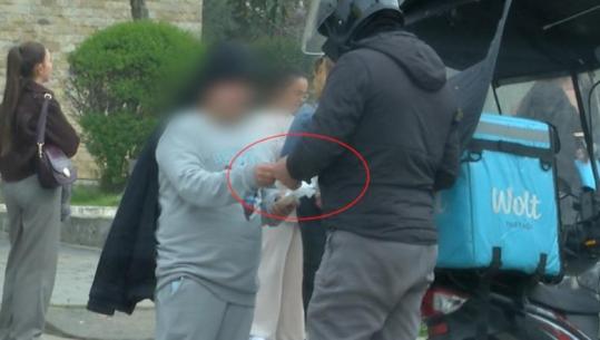 Ekskluzive/ Investimi: Të miturit në Tiranë porosisin “Vape” me delivery te Wolt. Mjekët: Krijon varësi! Sociologët: Është trend ‘viral’ 