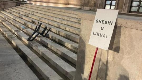 Pas 108 ditësh përballë kryeministrisë, Adriatik Lapajt mbyll protestën