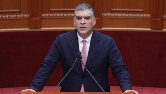 Ndryshimet në rregulloren e Kuvendit, Blushi i përgjigjet Peleshit: Presim vendimin e zbardhur të Kushtetueses, e detyrueshme edhe për ju