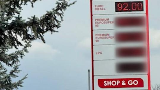 Korçarët në Strugë për të mbushur makinat me naftë! Në Maqedoninë e Veriut kushton 74 lek më pak se në Shqipëri