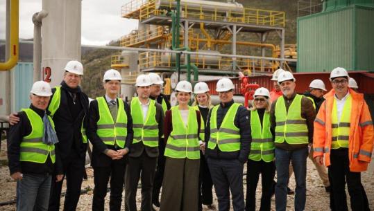 SHBA dhe Holanda eksplorojnë mundësitë energjetike në fushat e gazit në Delvinë, Ambasada amerikane: Trump po nxit një epokë të re rritjeje