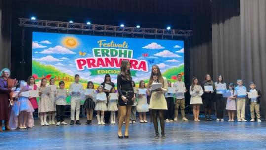 Edicioni i 8-të/ Mbahet në Lezhë festivali 'Erdhi pranvera’! Artistët e vegjël dhurojnë spektakël në skenën e Pallatit të Kulturës