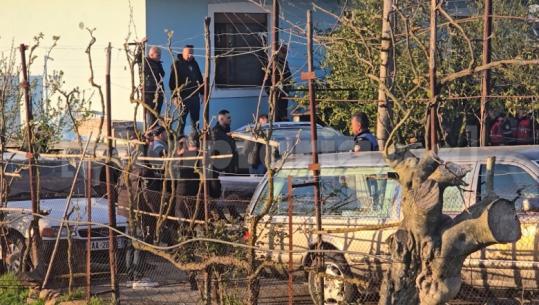 Braktiset i moshuari që vrau gruan dhe veten me armë zjarri, e varros Bashkia e Roskovecit