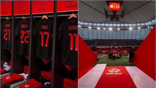 VIDEO/ Kombëtarja luan me fanellën 'e fatit' në Varshavë, brenda dhomës së zhveshjes së Kombëtares! Ekipi niset drejt stadiumit