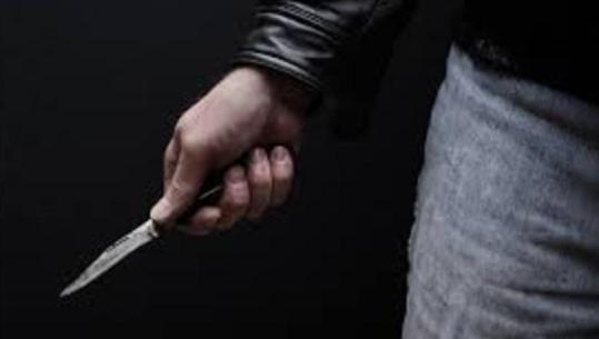 Plagosje me thikë në Vlorë, 33 vjeçari në spital me dy plagë në trup 