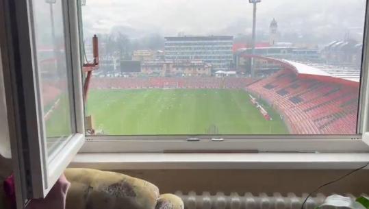 'Çmenduri' para Bosnje - Itali, ballkonet e shtëpive pranë stadiumit jepen me qira 'të kripur' për finalen që të dërgon në Botëror (VIDEO)