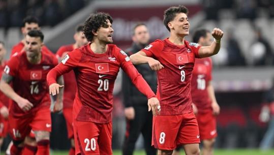 Presidenti i federatës turke 'kokë më kokë' me Albin Kurtin, motivon lojtarët para finales në Kosovë: Nga një vilë në Bodrum nëse Turqia kualifikohet në Botëror