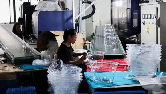 Plastika, kostoja e fshehur e luftës në Iran! CNN: Ekspertët paralajmërojnë rritje të çmimeve të produkteve brenda 2-4 muajsh