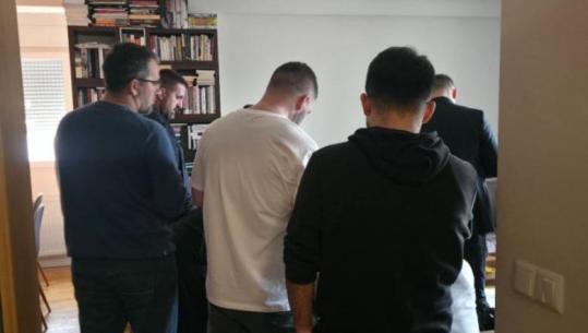 Nis hetimi për ekspozitën e luftës që tronditi Kosovën, bastiset banesa e organizatorit Shkelzen Gashi, Kurti: Të korrigjohen gabimet dhe të dalë e vërteta