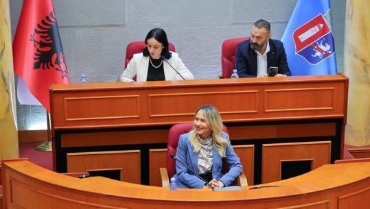 230 familje në Tiranë përfitojnë ndihmë ekonomike! Shtohen fondet për studentët dhe pensionistët