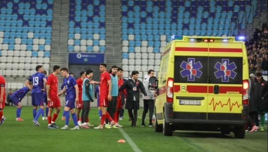 Trajneri i Turqisë dërgohet me urgjencë në spital pas incidentit në fushë, anulohet ndeshja kundër Kroacisë