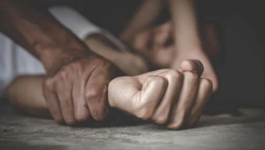 Ngacmoi seksualisht një 16-vjeçare, arrestohet 67-vjeçari në Lushnjë