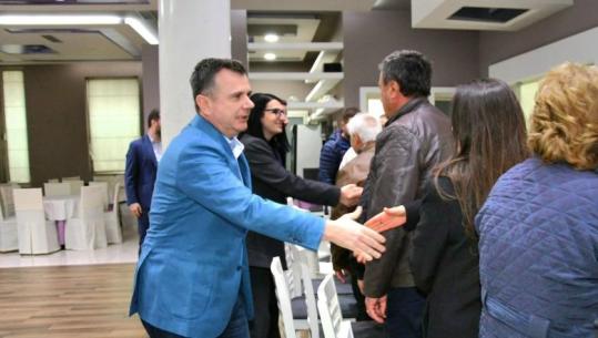 Balla takime me banorët e Rrogozhinës: Reformat po afrojnë Shqipërinë me BE-në