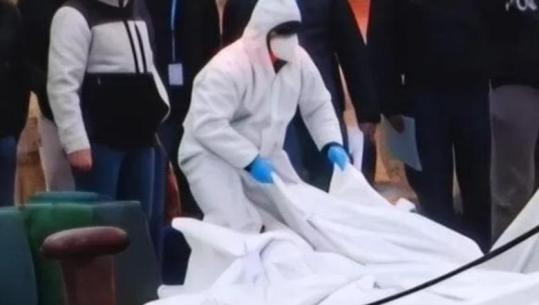 E rëndë në brigjet e Italisë/ Mbytet anija me emigrantë, 19 të vdekur dhe 7 persona në gjendje kritike, mes tyre 2 fëmijë